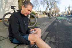 cyclist with knee pain